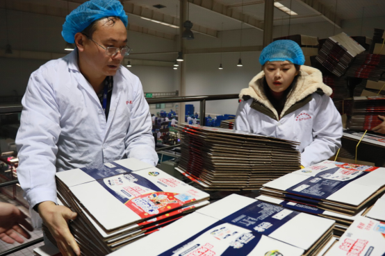 党员带头赴一线  助力春节保生产—开云官方入口_开云（中国）别样“生产突击队”助力车间生产