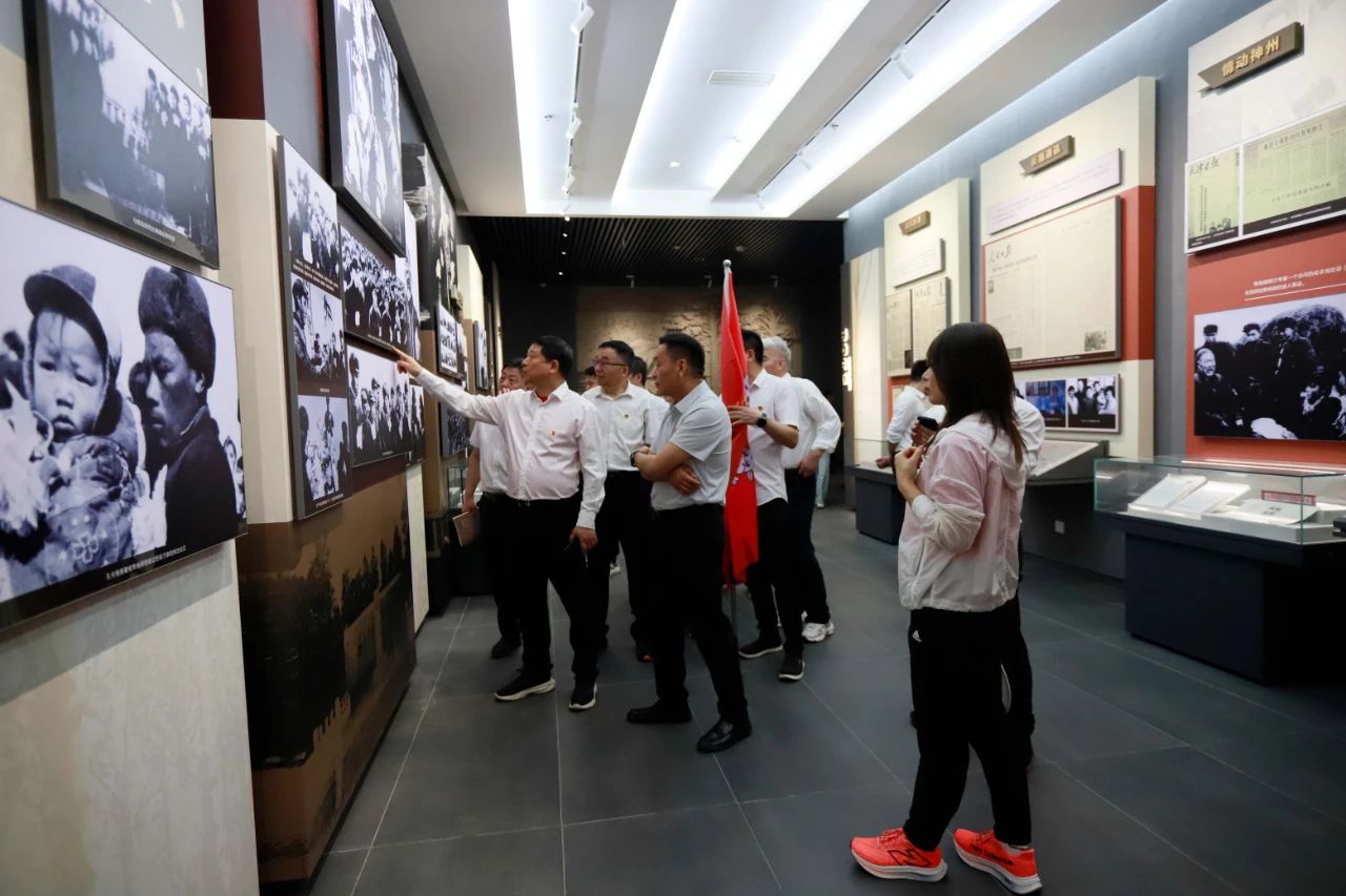 砥砺初心使命，汲取奋进力量丨开云官方入口_开云（中国）乳业集团党委组织开展学习“焦裕禄精神”主题党日活动