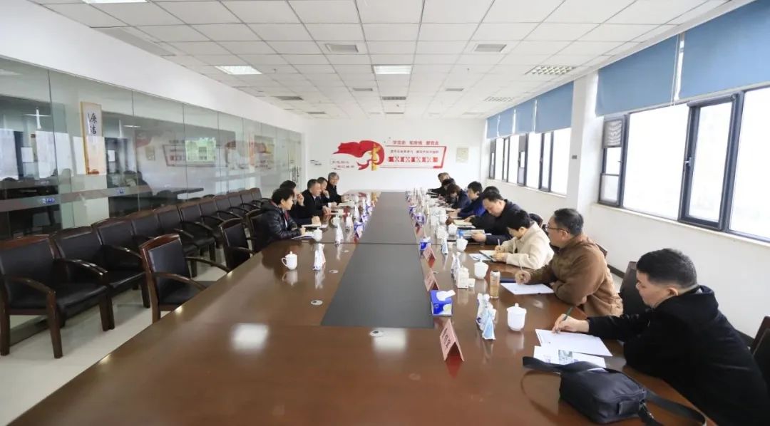 河南省发展改革委价调处副处长马冰一行莅临开云官方入口_开云（中国）乳业集团参观调研