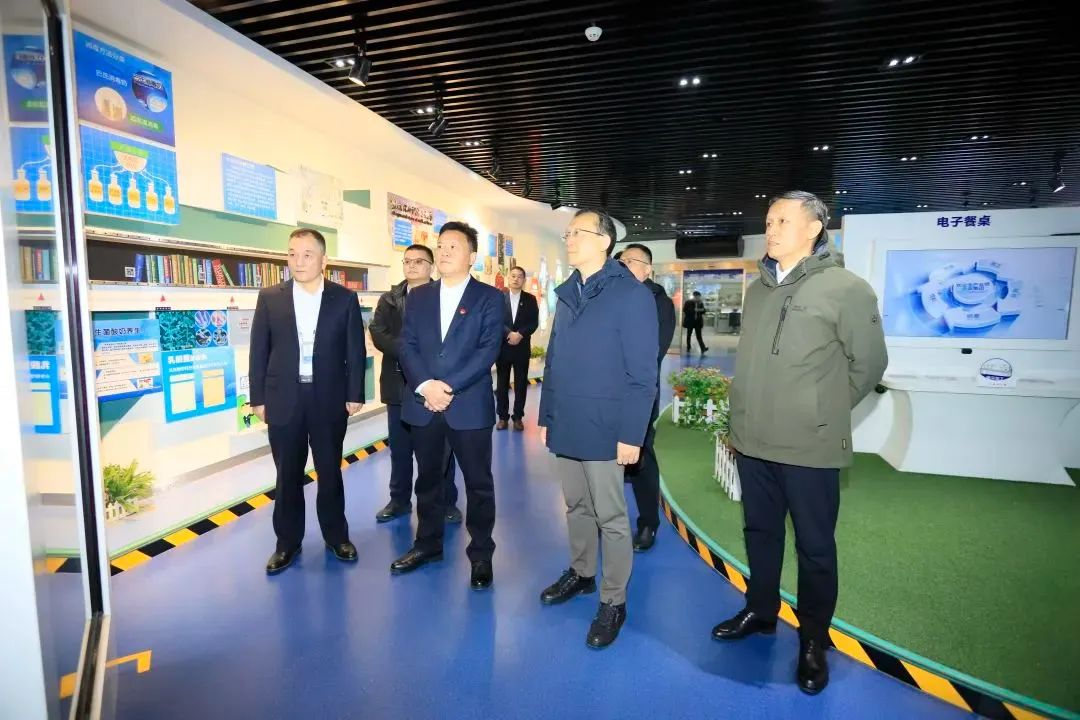 省政府国资委党委书记、主任李涛一行到开云官方入口_开云（中国）乳业集团调研
