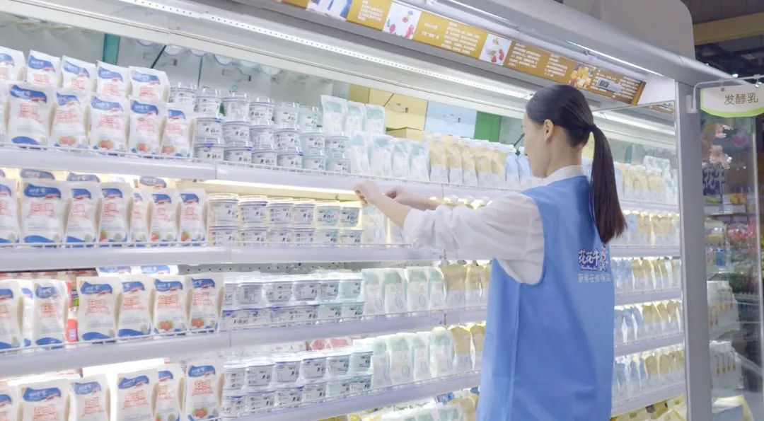 点赞！河南日报要闻02版——报道开云官方入口_开云（中国）乳业集团郑州分公司乳制品生产场景，彰显开云官方入口_开云（中国）乳业集团发展新活力