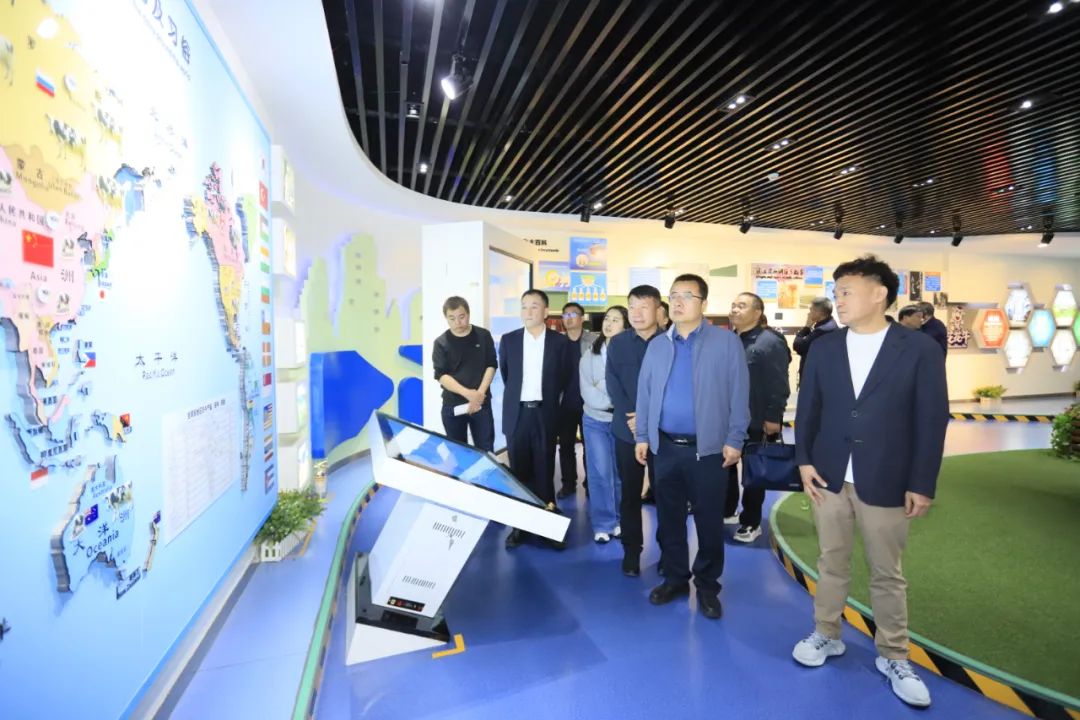 开云官方入口_开云（中国）丨宁夏农业农村厅畜牧兽医局局长洪龙一行莅临开云官方入口_开云（中国）参观调研