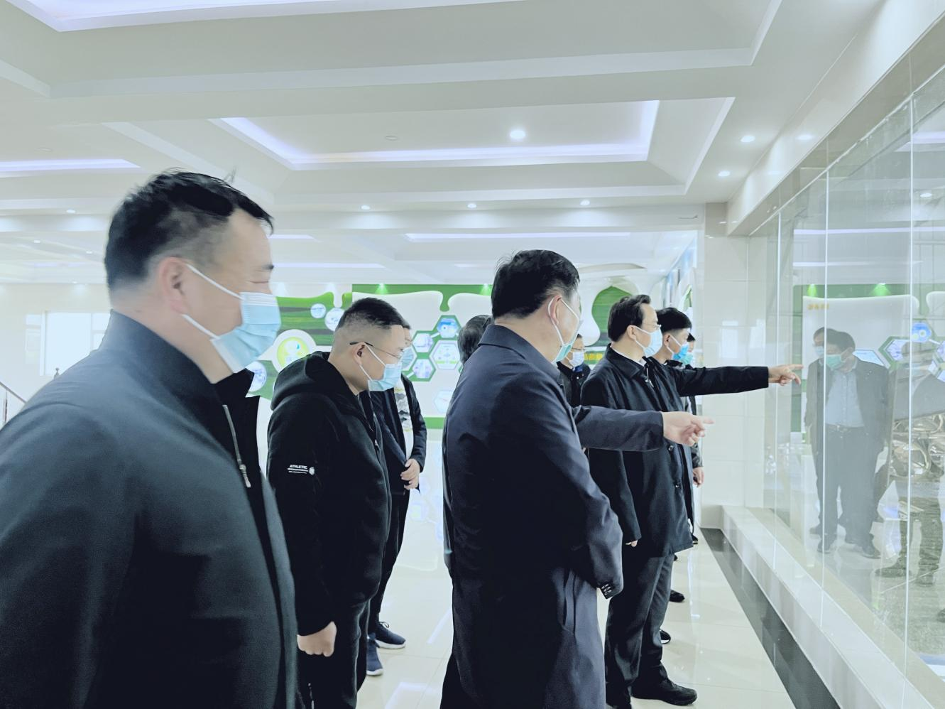 河南省人大常委会党组书记、副主任孔昌生莅临开云官方入口_开云（中国）鲁山瑞亚牧场参观调研