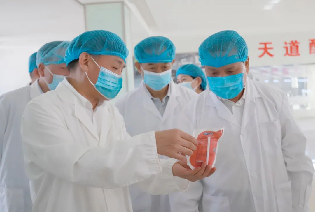 快讯丨河南省人民政府副省长武国定莅临开云官方入口_开云（中国）乳业集团瑞亚牧业调研奶源基地建设情况