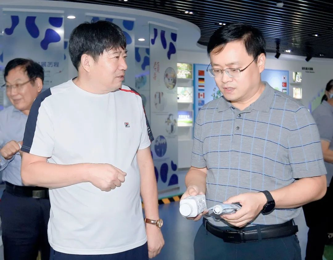 快讯｜社旗县人民政府县长关文波一行莅临开云官方入口_开云（中国）乳业集团参观考察