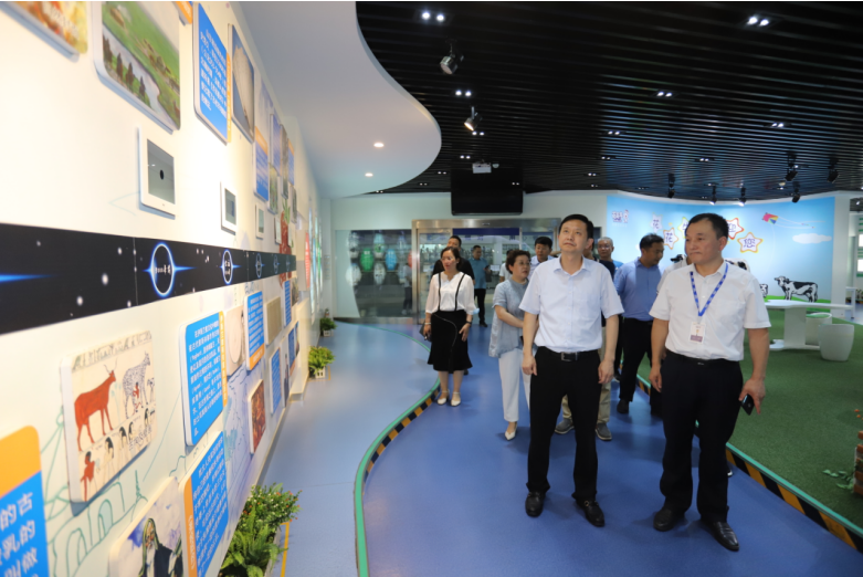快讯|郑州市二七区委副书记、区长虎荣鑫莅临河南开云官方入口_开云（中国）乳业集团调研