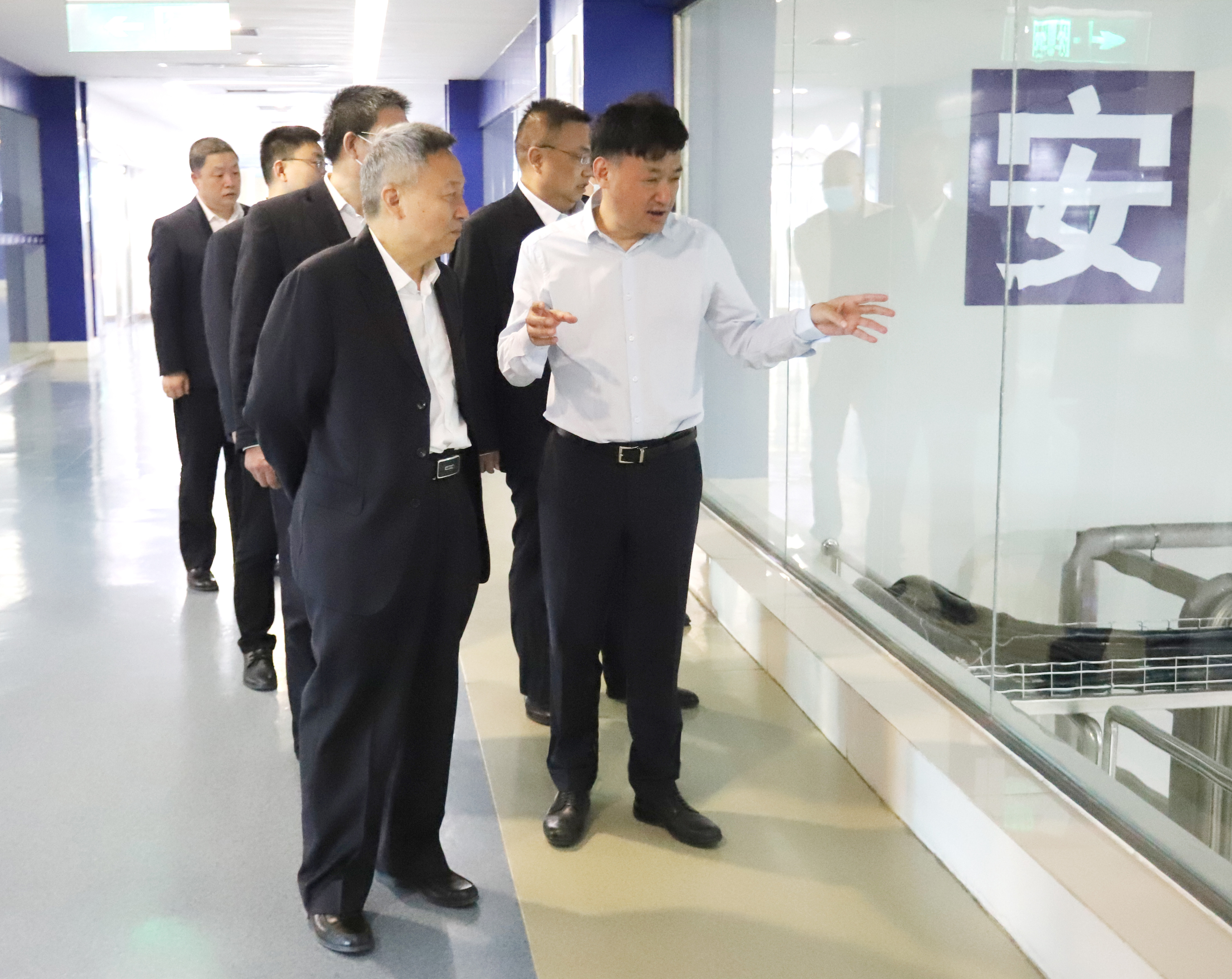 开云官方入口_开云（中国）乳业集团与国电河南新能源有限公司举行光伏项目合作开发签约仪式