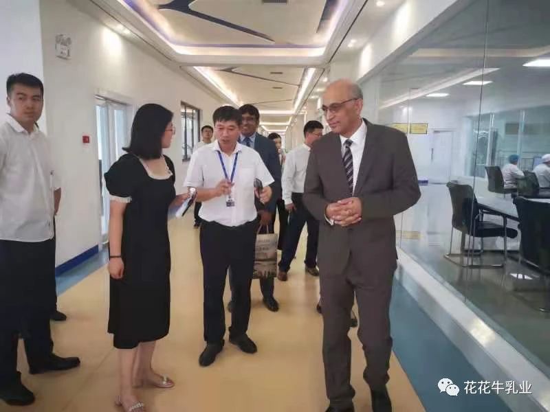 巴基斯坦驻华大使莫因·哈克 莅临开云官方入口_开云（中国）乳业集团参观访问