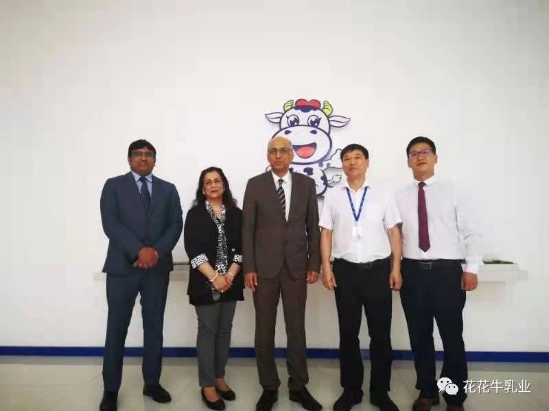 巴基斯坦驻华大使莫因·哈克 莅临开云官方入口_开云（中国）乳业集团参观访问