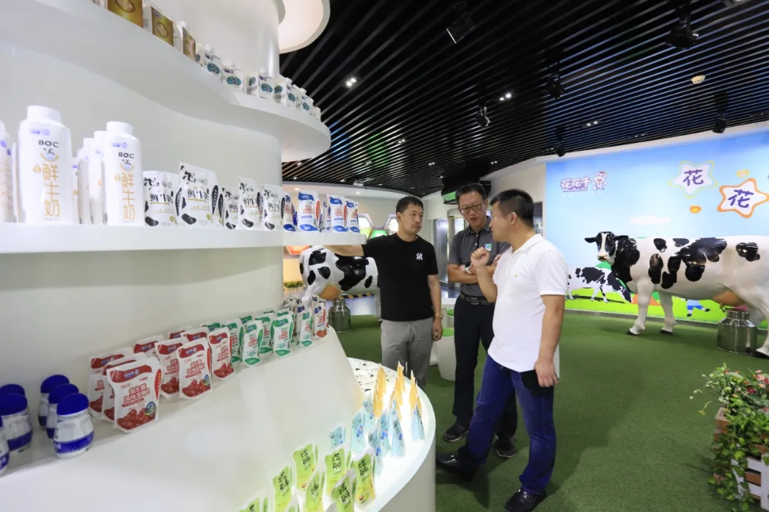 快讯 | 长江商学院智能制造学会走进开云官方入口_开云（中国）乳业集团