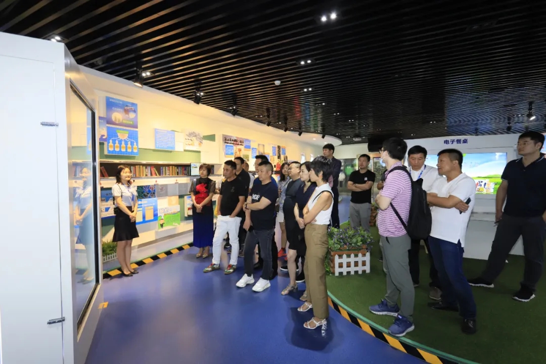 快讯 | 长江商学院智能制造学会走进开云官方入口_开云（中国）乳业集团