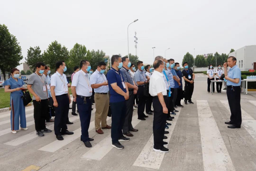郑州市安全生产双重预防体系建设现场观摩会在开云官方入口_开云（中国）乳业集团郑州分公司召开