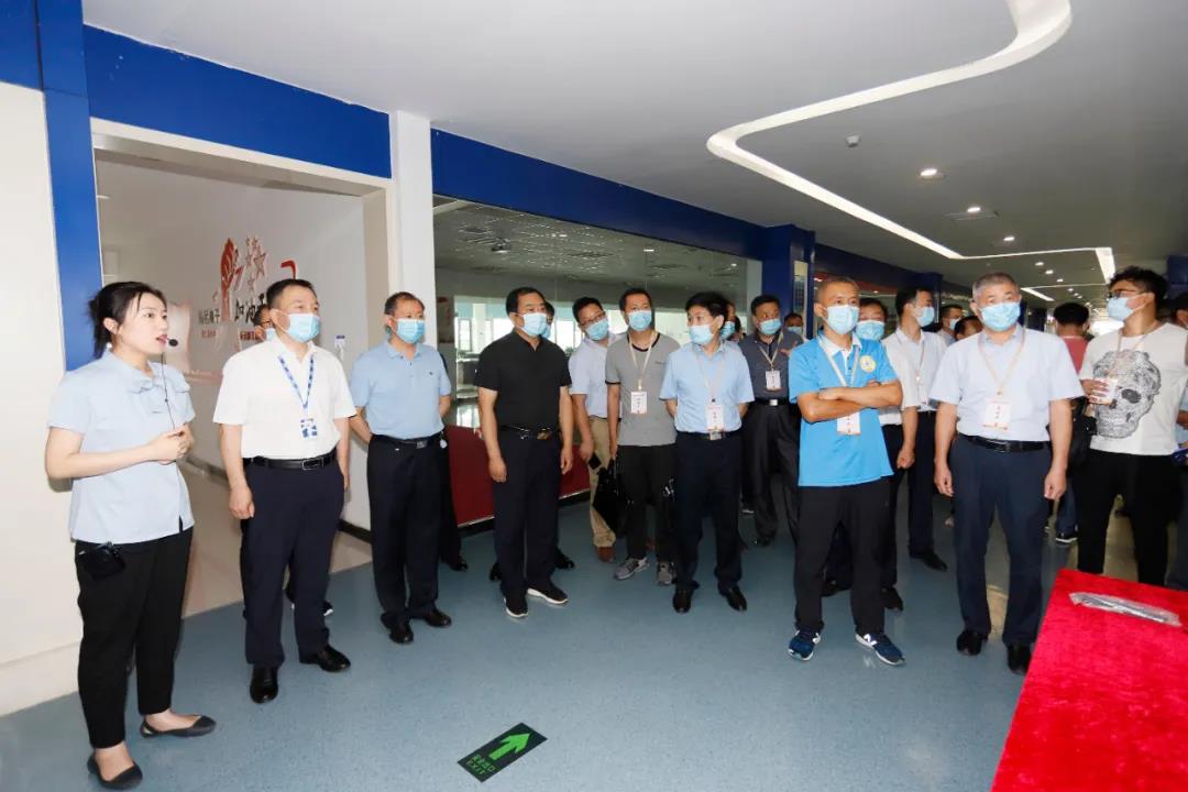 郑州市安全生产双重预防体系建设现场观摩会在开云官方入口_开云（中国）乳业集团郑州分公司召开