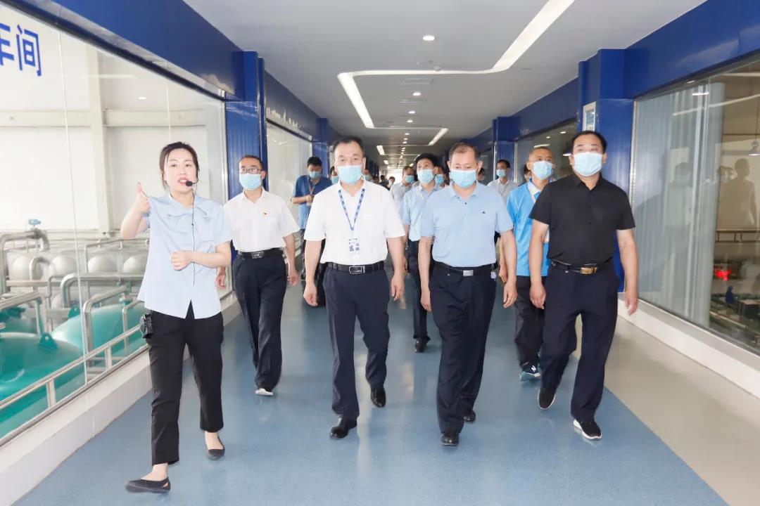 郑州市安全生产双重预防体系建设现场观摩会在开云官方入口_开云（中国）乳业集团郑州分公司召开