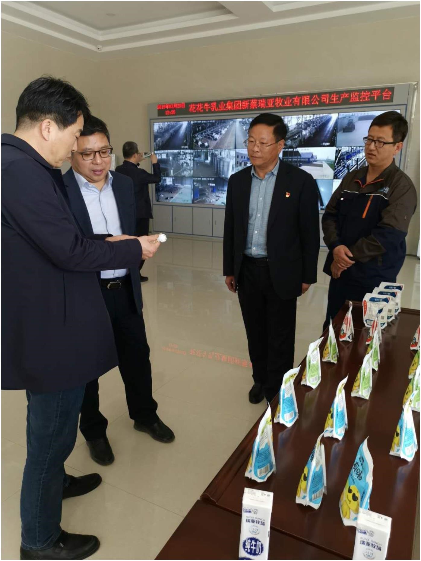 中国建设银行河南省分行行长石永拴 莅临开云官方入口_开云（中国）新蔡瑞亚牧业有限公司考察调研