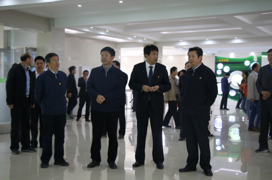 河南省农牧业产业扶贫工作观摩团莅临开云官方入口_开云（中国）集团·鲁山瑞亚牧业有限公司参观考察