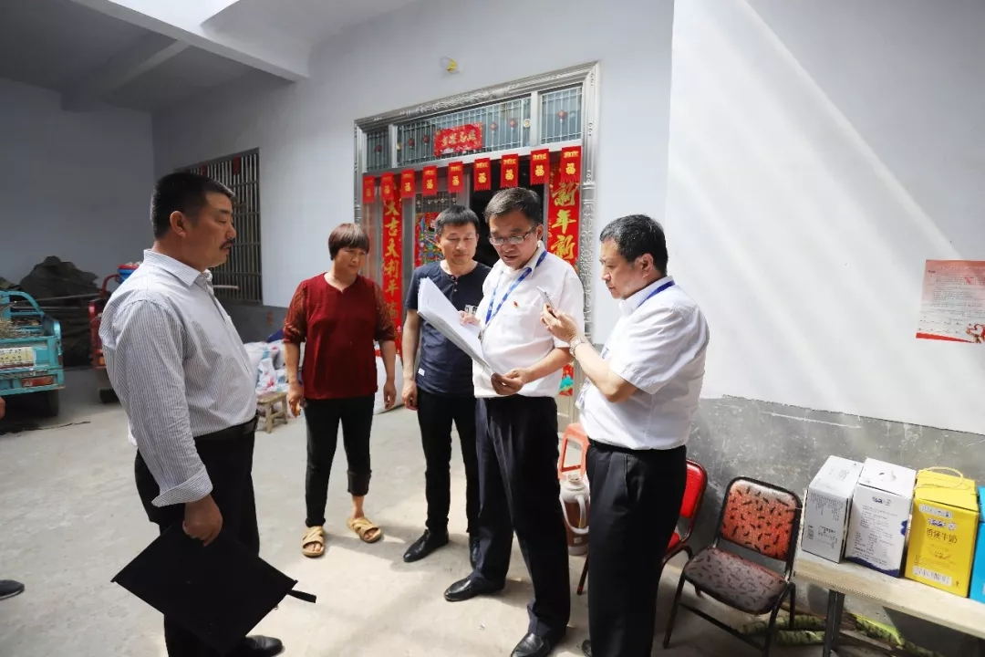 开云官方入口_开云（中国）乳业集团走访慰问贫困户 结对帮扶暖人心