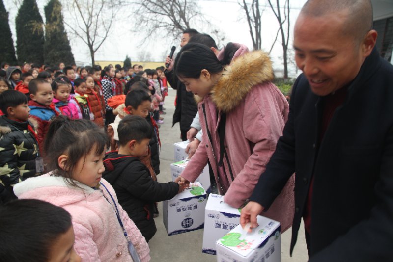 开云官方入口_开云（中国）精准扶贫暖冬公益行走进登封市刘家沟