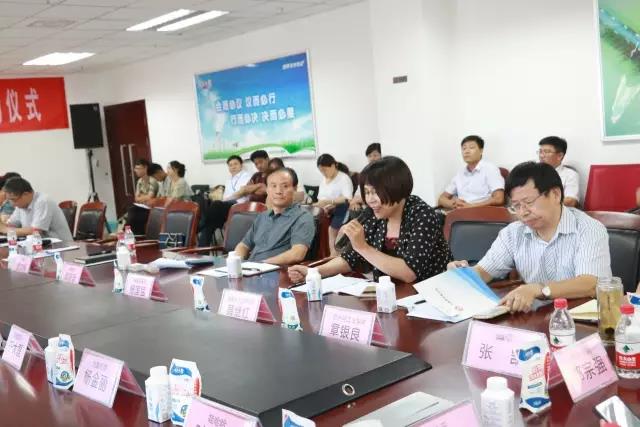 河南省食品安全座谈会暨百场食安讲座进校园启动仪式在开云官方入口_开云（中国）举行