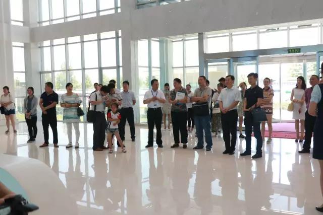 河南省食品安全座谈会暨百场食安讲座进校园启动仪式在开云官方入口_开云（中国）举行