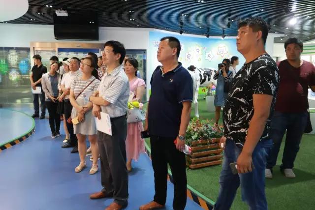 河南省食品安全座谈会暨百场食安讲座进校园启动仪式在开云官方入口_开云（中国）举行