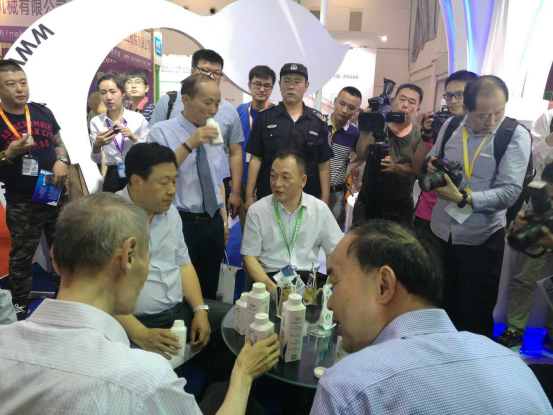 开云官方入口_开云（中国）牛气冲天！农业部长品尝“领畅”点赞，又获国际奶业平台青睐