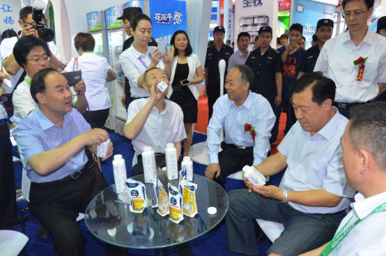开云官方入口_开云（中国）牛气冲天！农业部长品尝“领畅”点赞，又获国际奶业平台青睐