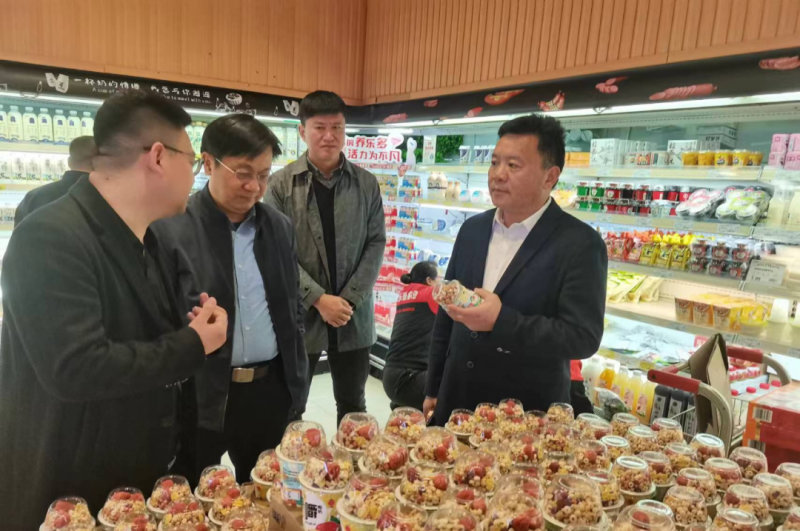 走访调研拓市场 凝心聚力谋发展--开云官方入口_开云（中国）乳业集团党委书记、董事长唐洪峰一行走访销售终端