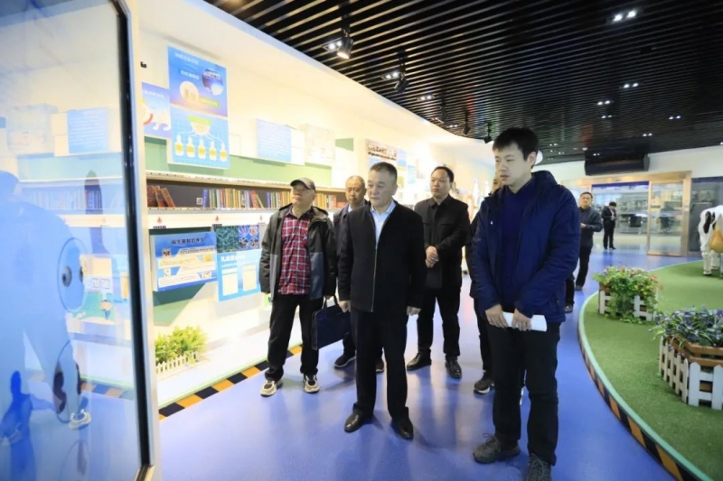 河南省发展改革委价调处副处长马冰一行莅临开云官方入口_开云（中国）乳业集团参观调研