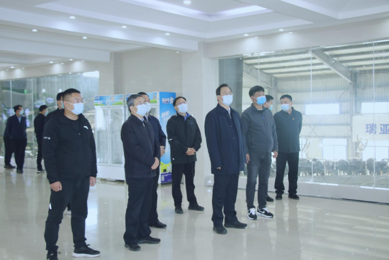 河南省人大常委会党组书记、副主任孔昌生莅临开云官方入口_开云（中国）鲁山瑞亚牧场参观调研