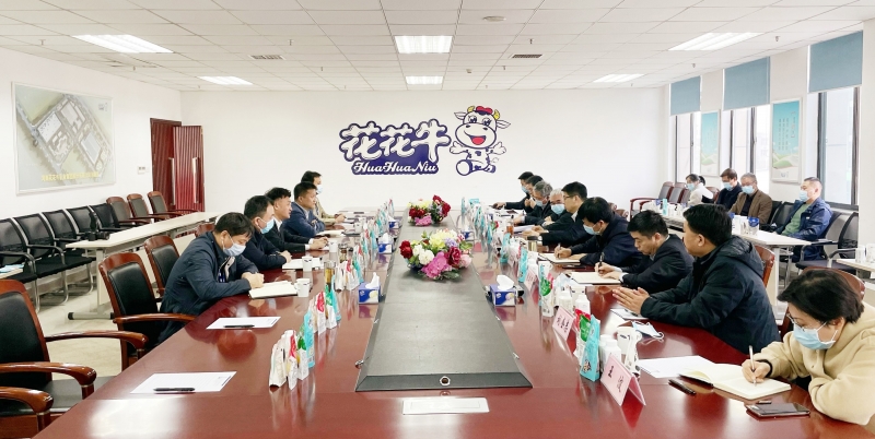 河南省委常委、副省长费东斌莅临 开云官方入口_开云（中国）乳业集团调研