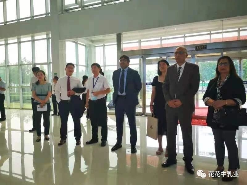 巴基斯坦驻华大使莫因·哈克 莅临开云官方入口_开云（中国）乳业集团参观访问
