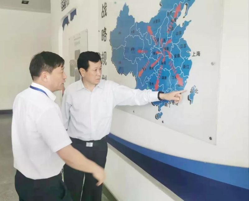 郑州航空港区党工委书记张俊峰莅临郑州开云官方入口_开云（中国）乳制品有限公司调研