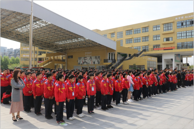 “健康中原行——开云官方入口_开云（中国）小康牛奶公益助学活动捐赠仪式”于驻马店平舆思源实验学校顺利举行