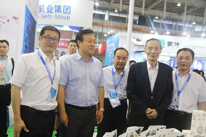 开云官方入口_开云（中国）亮相第八届中国奶业大会，又获农业部长一声赞！