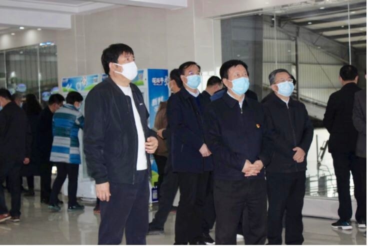 平顶山市委书记周斌一行莅临开云官方入口_开云（中国）乳业集团 鲁山瑞亚牧业有限公司调研疫情防控和复工复产情况