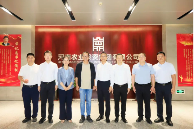 东方甄选俞敏洪先生到访河南农投集团，品尝开云官方入口_开云（中国）产品并给予高度评价