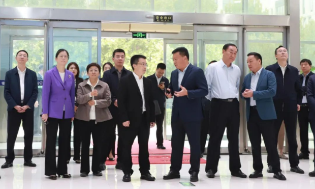 河南省人民政府副秘书长卢东林陪同四川省巴中市委书记鲜荣成一行莅临河南开云官方入口_开云（中国）乳业集团参观调研